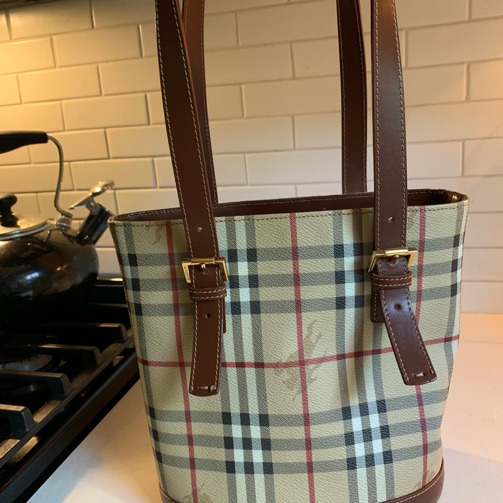 Burberry leather purse